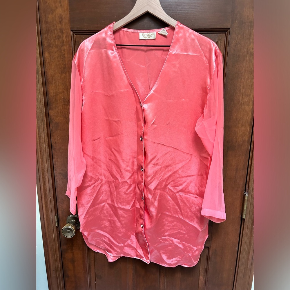 VICTORIAS SECRET VTG GOLD LABEL Peach button front nightshirt. Size P/S